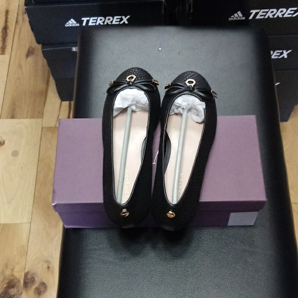 Carvela - Picture 3 of 4